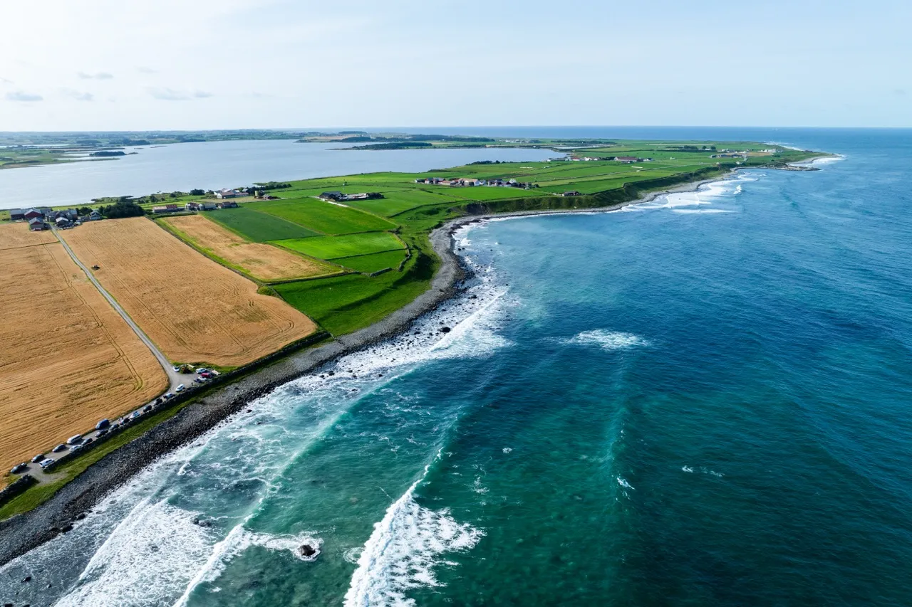 Surfd ligger på den beste lokasjonen i Norge og vi har det beste utvalget for surfing. Surfebrett, våtdrakter og surfeutstyr